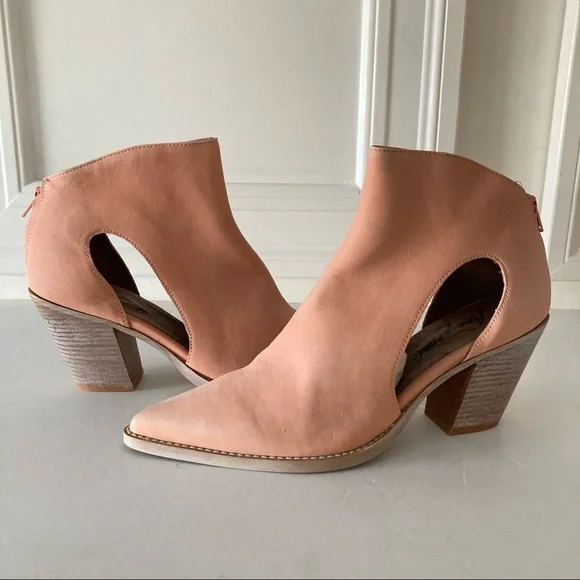 NWOT Free People Wilder Coral Sands Pointed Toe Ankle Boots/Booties Sz 41/11 - Picture 1 of 8